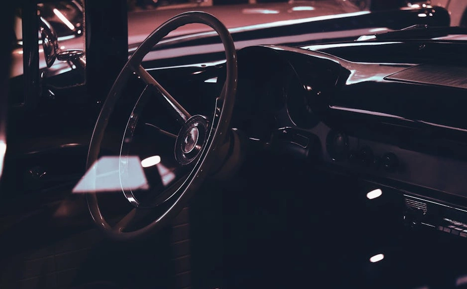 Dashboard di analisi dei mercati globali in modalità scura